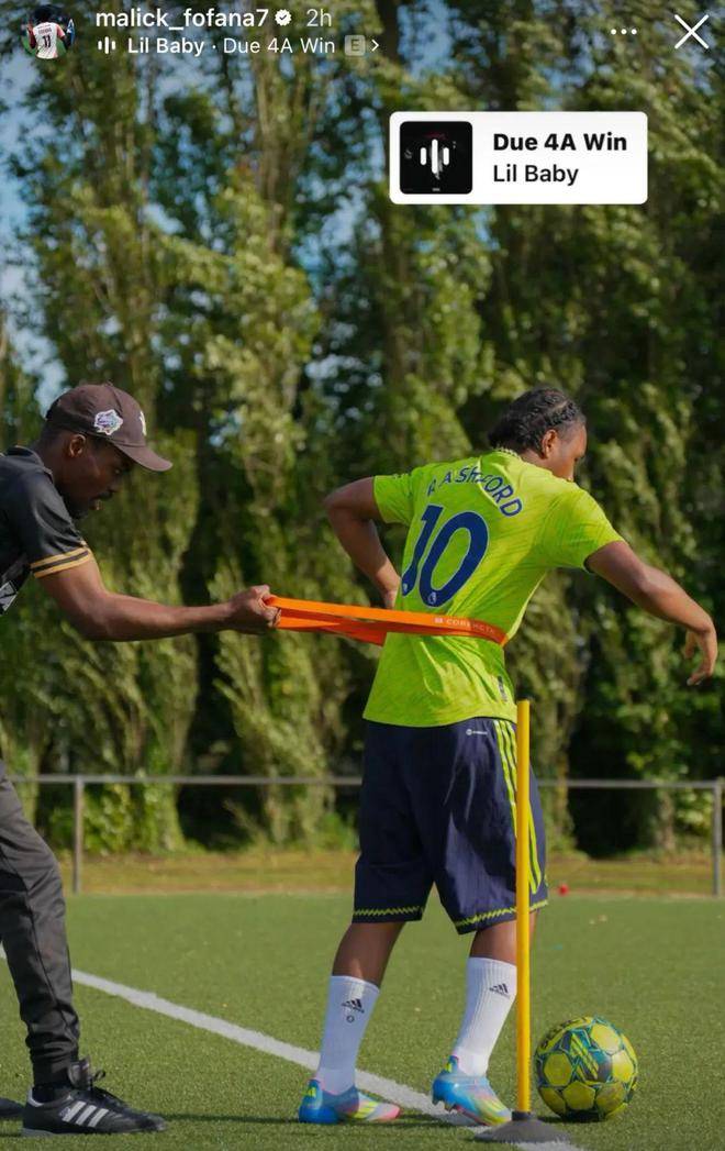 法甲天才前锋穿曼联球衣踢球，标价5000万！红魔或免费签英超空霸